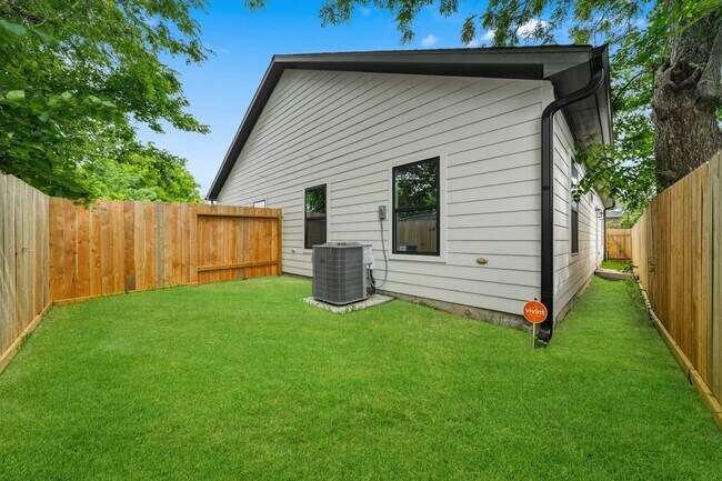 Photo - 4314 Stassen St