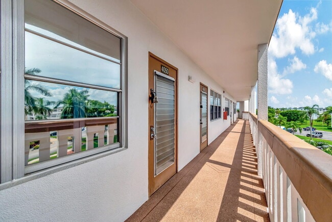 Photo - 4050 Cornwall C