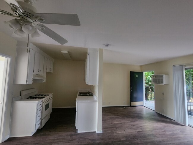 12745 Vanowen St Unit 16