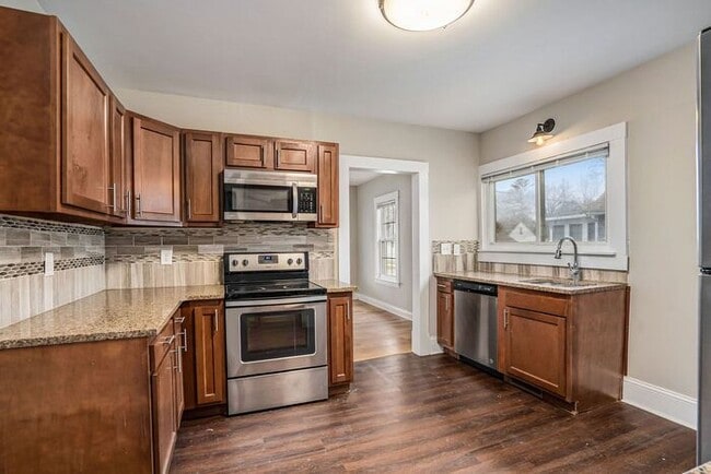 Building Photo - Fantastic, large remodeled 3-bed/1-bath ranch, unfinished basement & partially enclosed yard