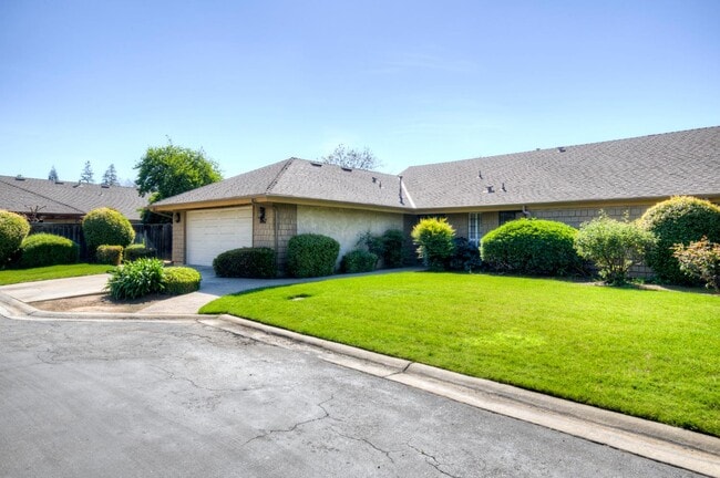 Photo - 1067 W Sierra Ave