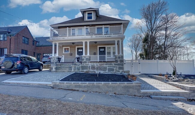 Building Photo - 341 Highland Ave Unit 1 Rental