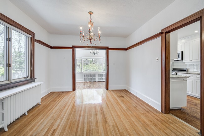 Photo - 105 Hillsdale Ave W