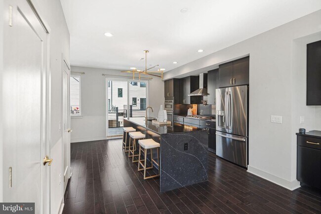 Photo - 670 N 13th St