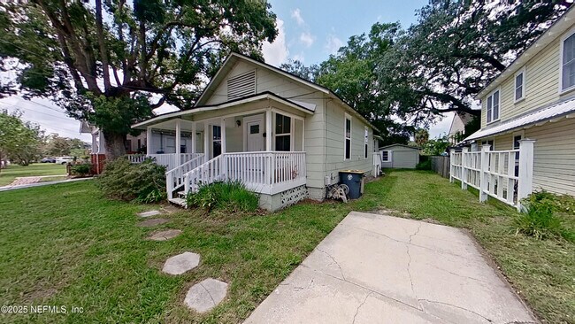 Photo - 1844 Thacker Ave