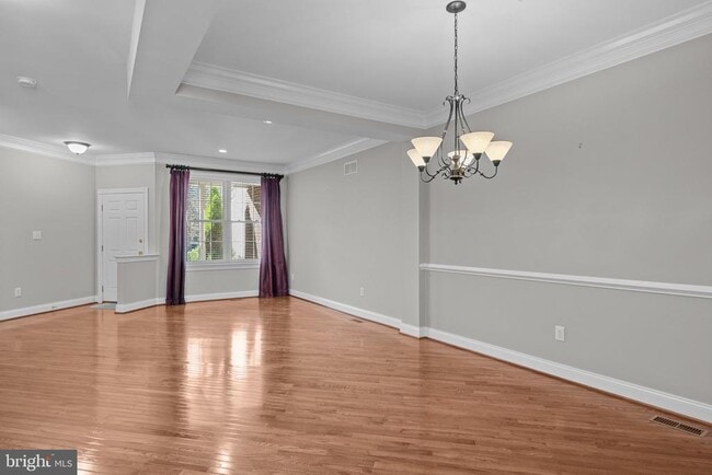 Photo - 2333 Dorchester St W