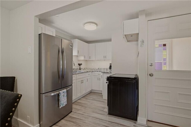 629 Thames St Unit 2