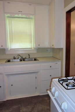 Photo - 1 BED 1 BATH DOWNSTAIRS GARAGE APT IN CAPITAL HILL AREA