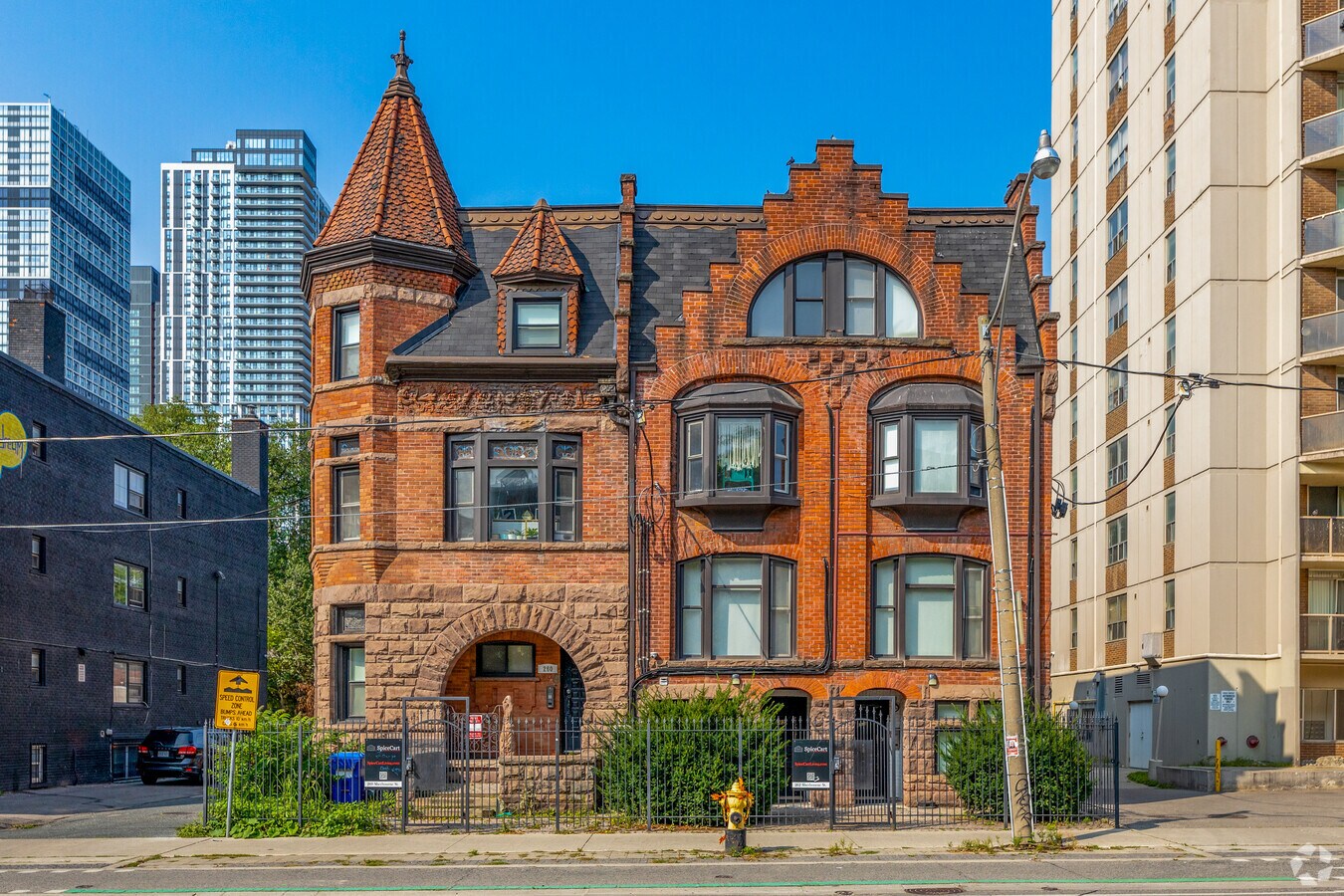 Photo - 203-262 Sherbourne St.