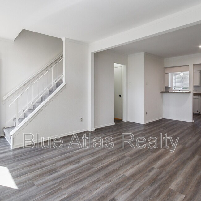 Photo - 2718 Wimbledon Ct