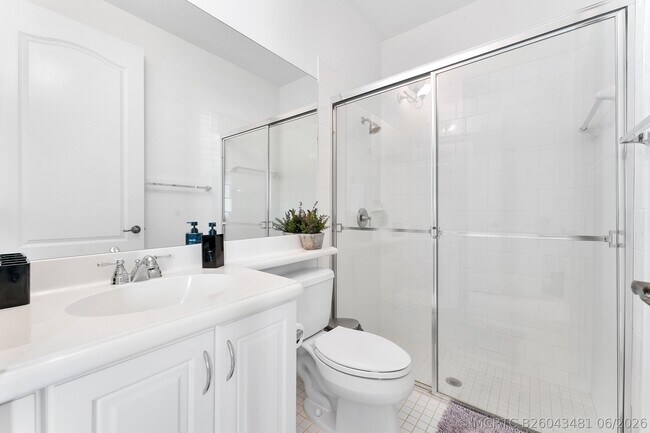 Photo - 638 NW 38th Cir