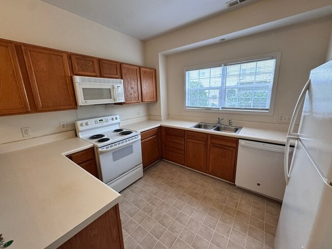 Photo - HUGE 3 Bed 3.5 Bath 3 Story Town Home, AVA...