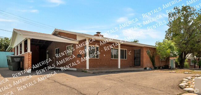 Building Photo - 2212 E La Mirada St Rental