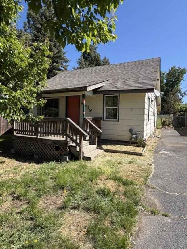 Building Photo - 4 Bedroom 1 Bath- Home