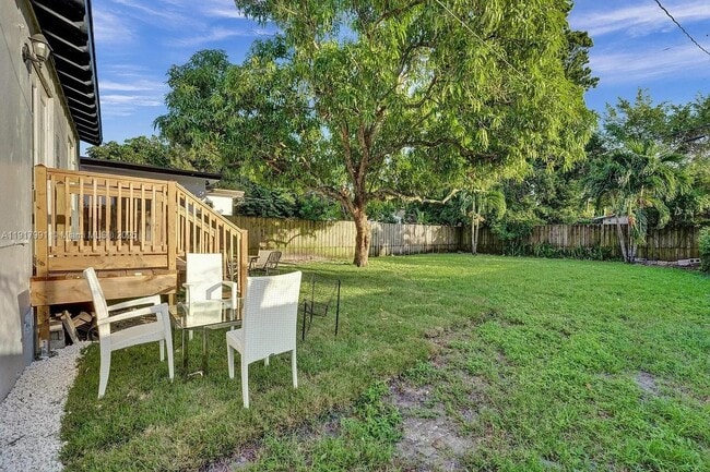 Photo - 170 NW 46th St