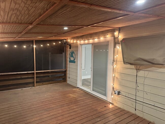 Photo - 407 Royal Pines Way