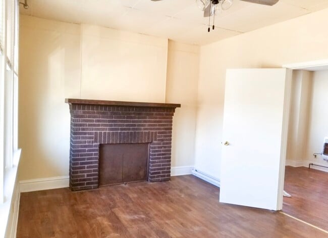 Building Photo - 212 20th St Unit 2