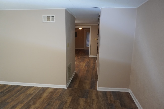 Photo - 7956 Eastdale Rd