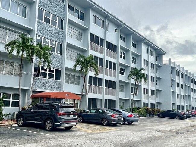 Building Photo - 215 SE 3rd Ave Unit 408C