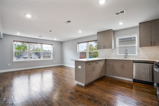 Photo - 414 S 16th St