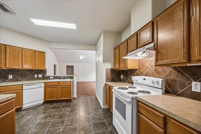 Photo - 15519 Hickory Dale St