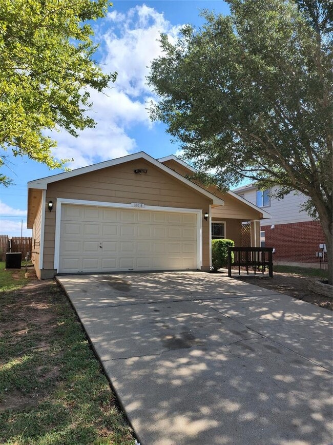 Building Photo - 18016 Honey Locust Ln Rental