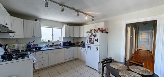 Photo - Large 4 bed near Inman and Union Square in...