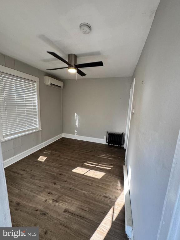 Photo - 202 S Main St