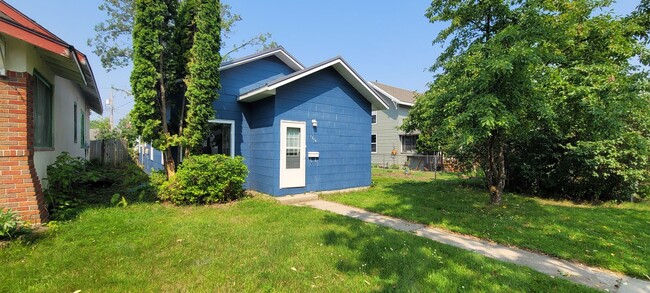 Building Photo - 3 Bedroom House