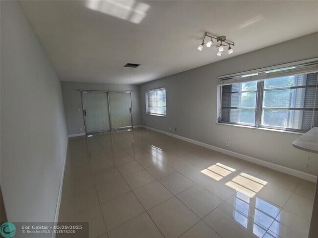 Photo - 941 Crystal Lake Dr Unit 314