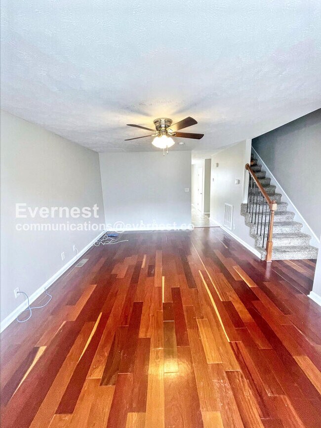 Photo - 1533 Apache Way