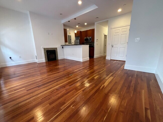 18 Temple St Unit 2