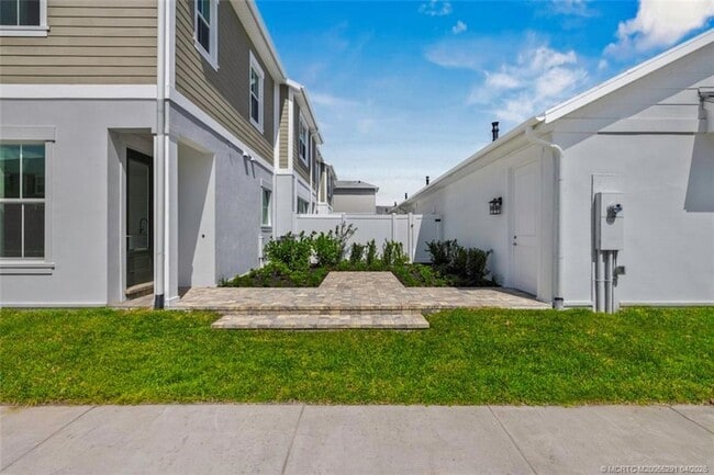 Photo - 824 SW Pr Ave