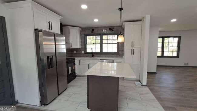 Photo - 490 Village Green Ct SW