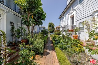 Photo - 110 Flores St