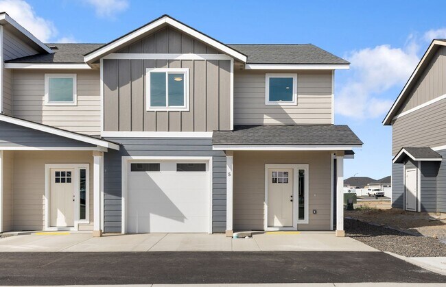 Building Photo - BRAND NEW Townhomes in Ephrata! Unit A2
