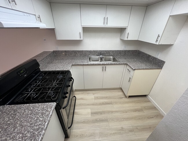 Photo - 1059 Spazier Ave