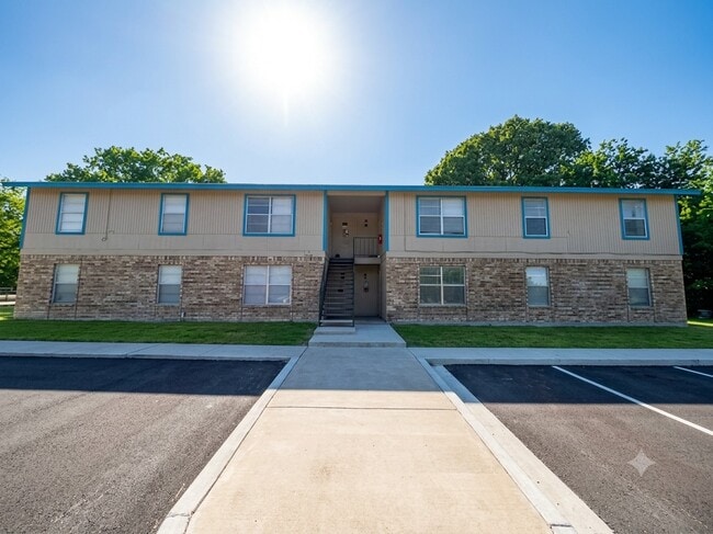 Building Photo - 1000 Harley Dr Unit 2