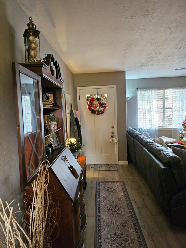 Photo - 17423 Fir Rd