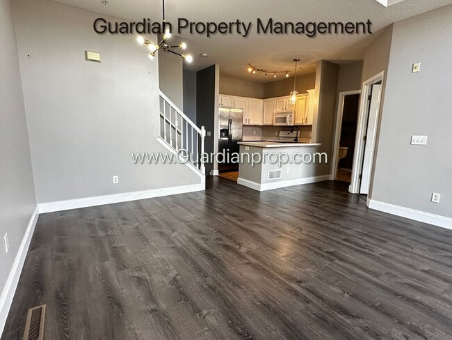 Photo - Maple Grove 2 Bedroom Town Home, 2 Car Gar...