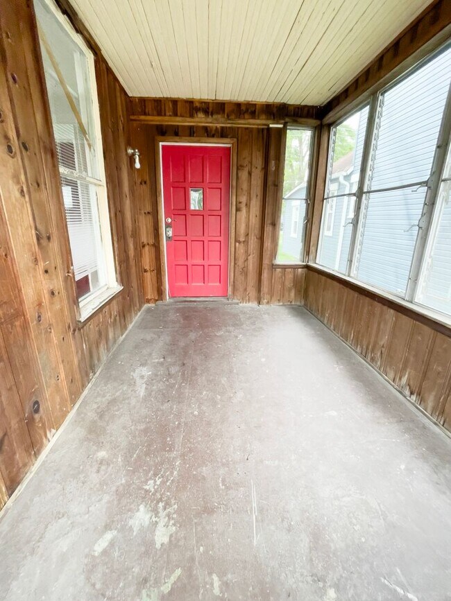 Photo - PRELEASING for AUGUST! Close to Campus: Dishwasher and Washer/Dryer Included