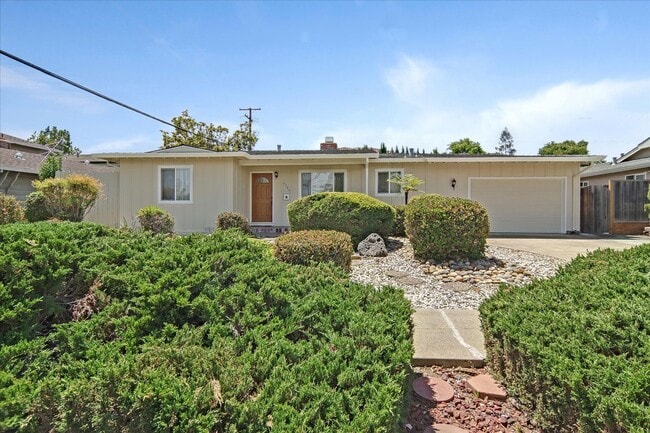 Great Location 3BD Home with Wood Floors &... - Great Location 3BD Home with Wood Floors &...