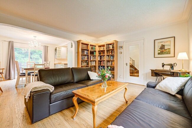 Photo - 14 Alder Rd Unit SI ID1473315P