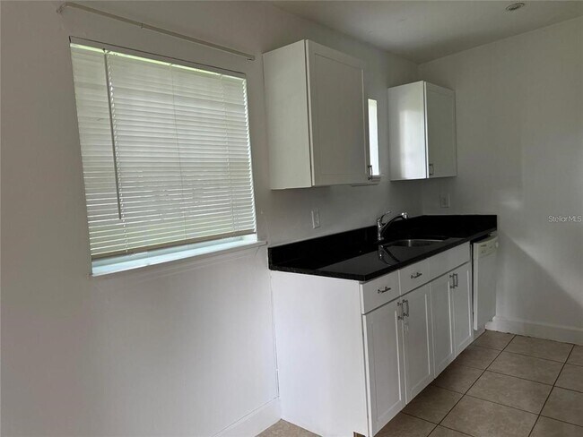 2416 Mayer St Unidad 6