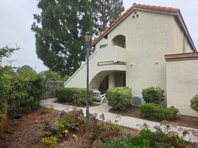 Building Photo - 23395 La Crescenta Unit A