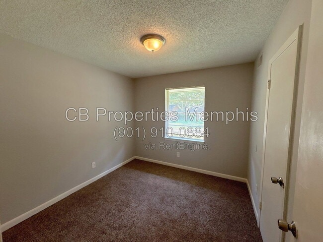 Photo - 4465 Rose Heather St