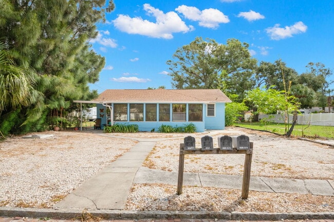 Building Photo - Unit For Rent in Gulfport!