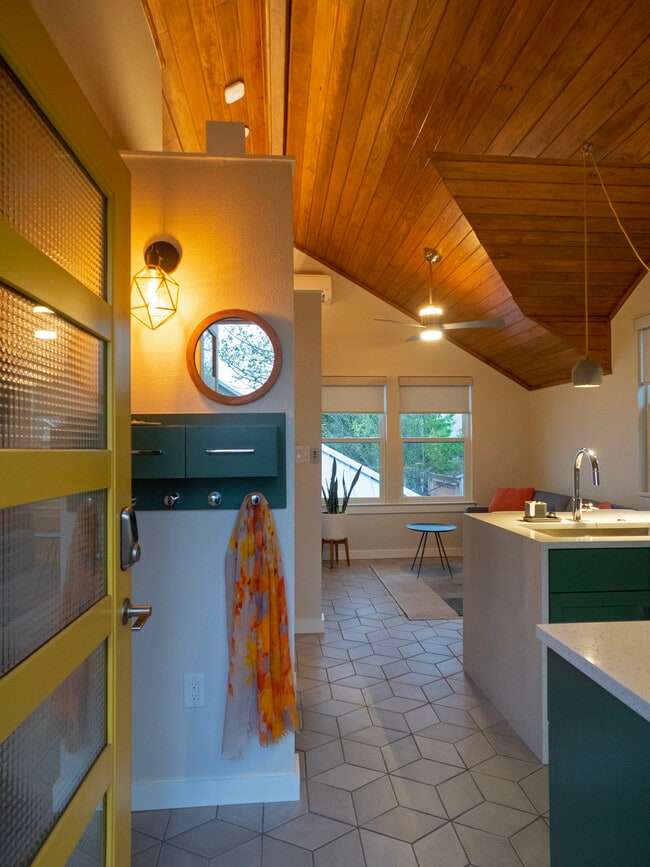 Photo - 2016 McCloskey St Unit 2