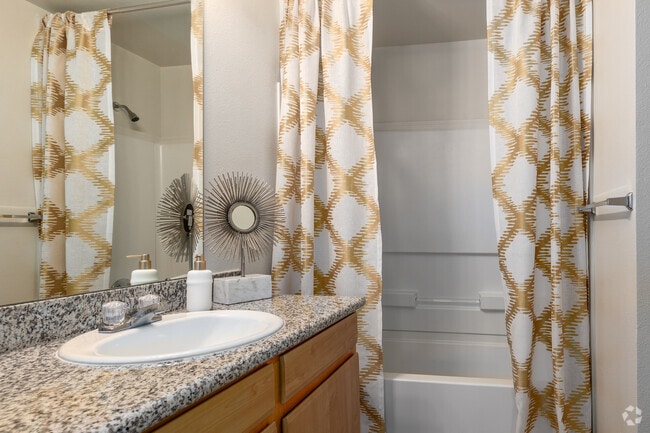 2BR, 2BA - 1,035SF - Primary Bathroom