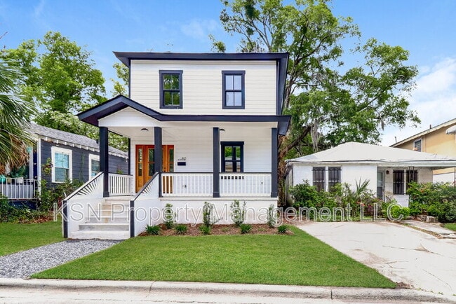 Building Photo - 1025 W 38th St